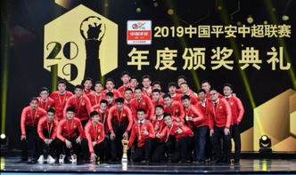 中超颁奖典礼成自娱自乐游戏 失落足协杯冠军无碍李霄鹏夺得最佳主教练